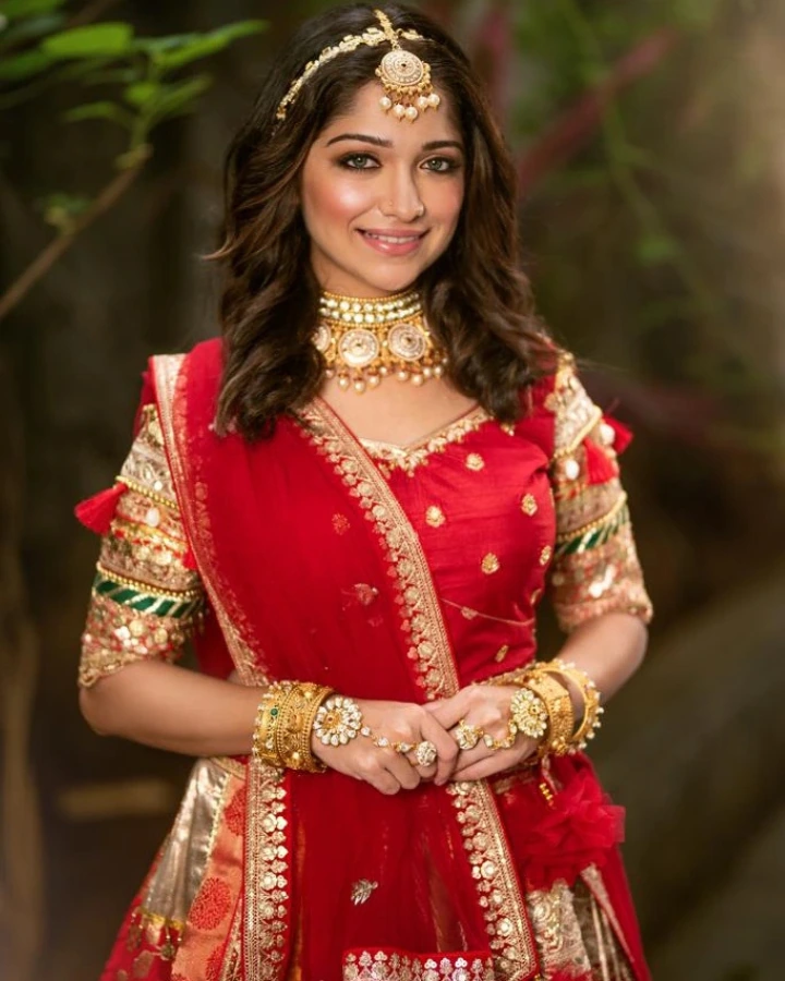 Amruta Phadke Looking Gorgeous in a Bridal Saree