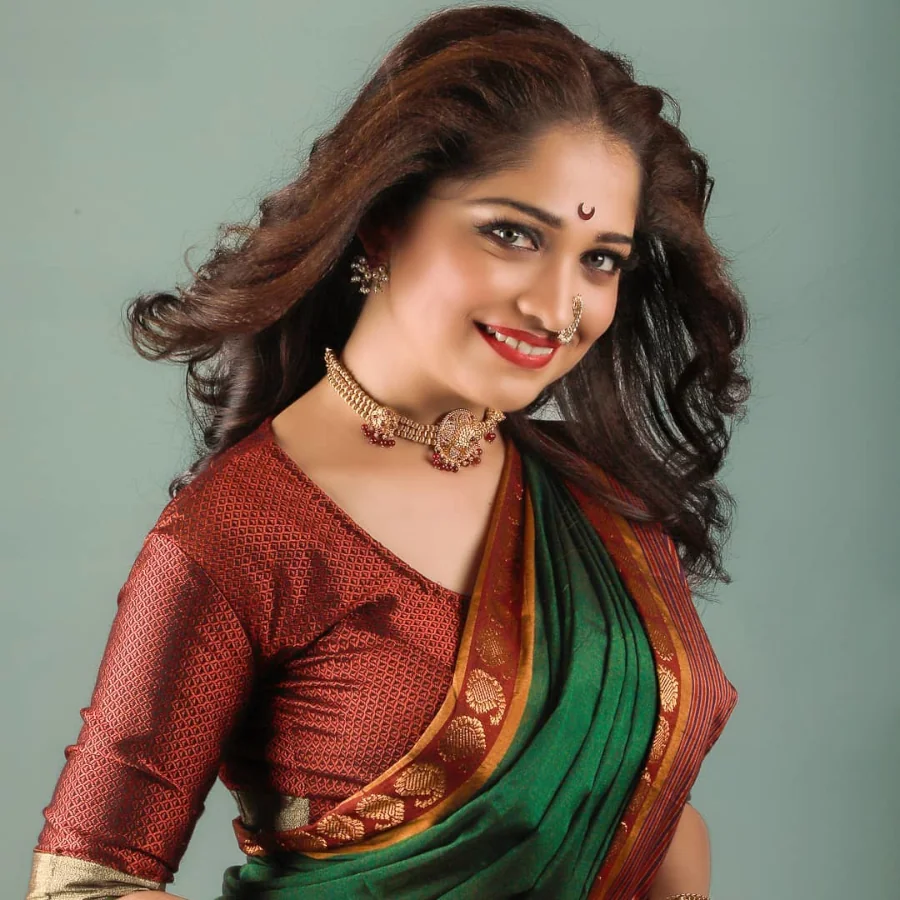 Amruta Phadke Looking Stunningly Gorgeous During Ganesh Festival