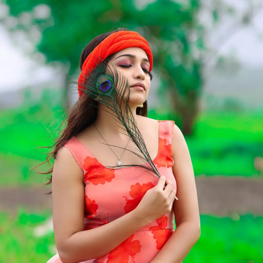 Amruta Phadke has an Indian Nationality