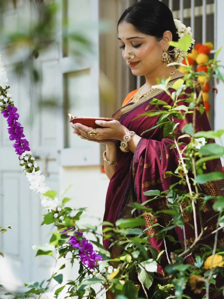 Amruta Phadke in Chata Berangi
