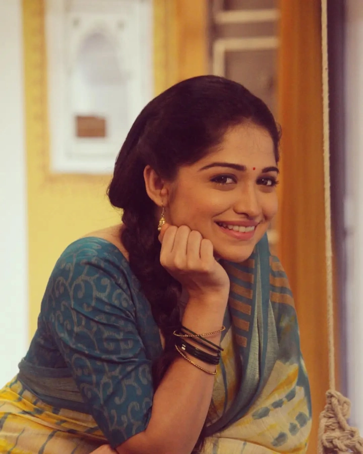 Amruta Phadke in Hot Saree Image