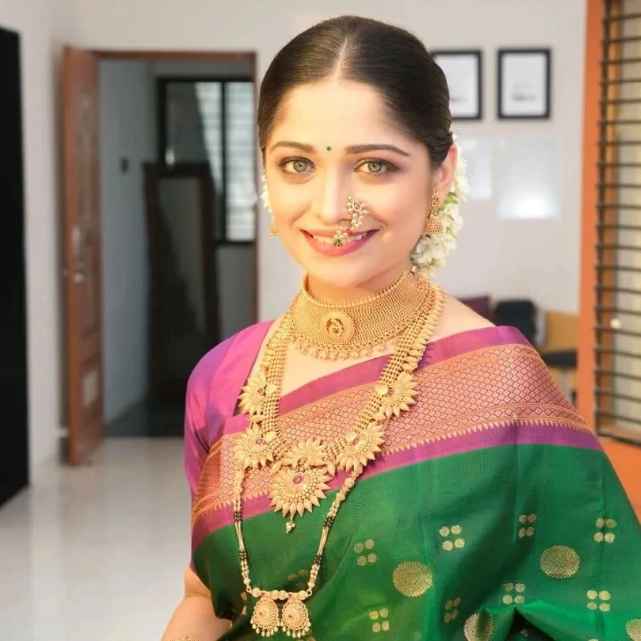 Amruta Phadke in Thipkyanchi Rangoli