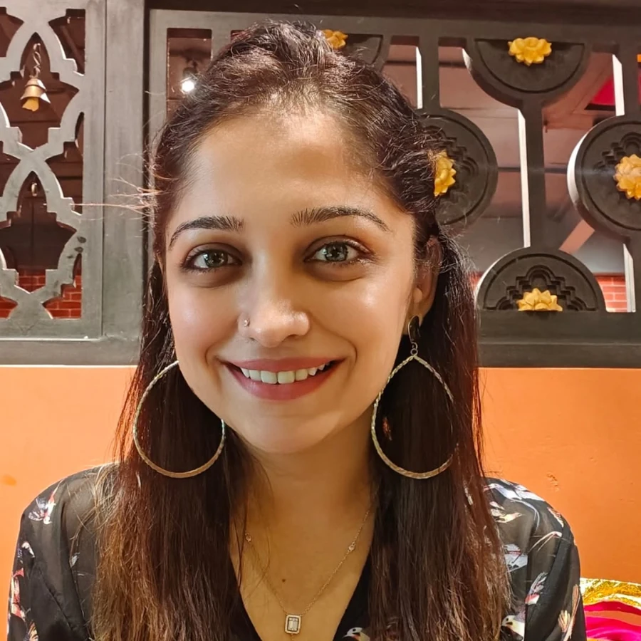 Amruta Phadke is a Gorgeous Indian Actress & a Beautiful Model