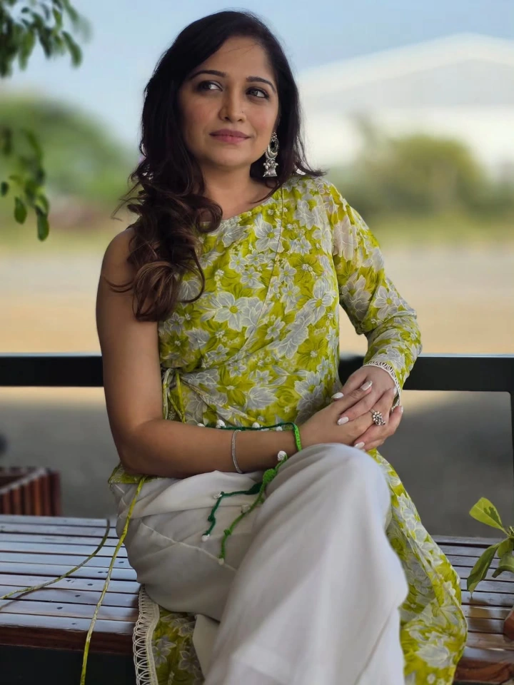 Amruta Phadke is fluent in Marathi, Hindi & English languages