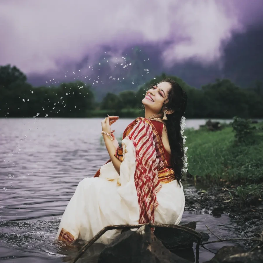 Amruta Phadke's Beautiful Back Image