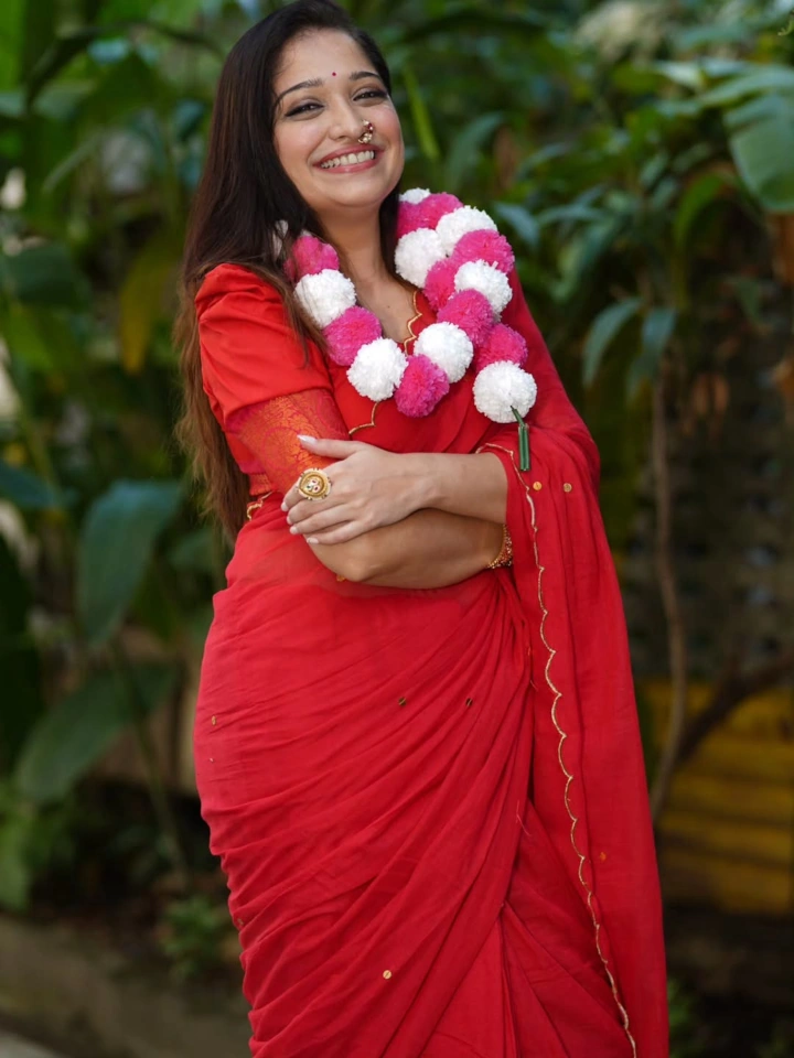 Amruta Phadke's Curvy Body Figure