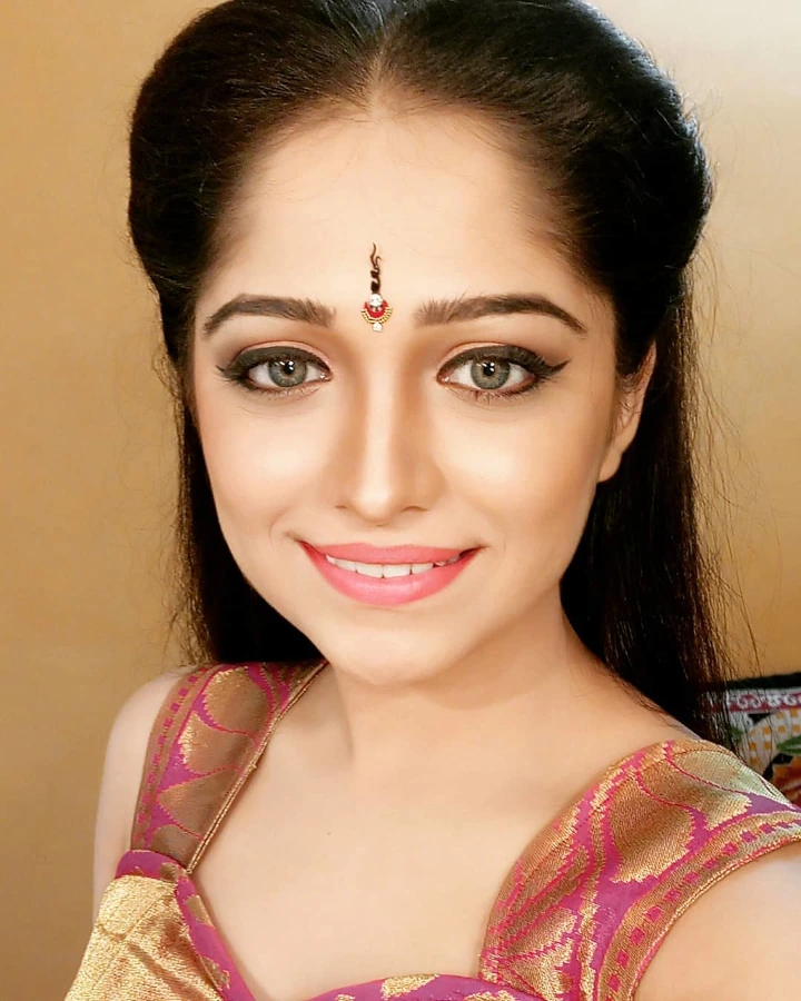 Amruta Phadke's Cute Eyes
