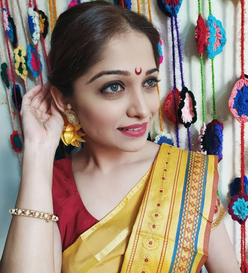 Amruta Phadke's Cute Pose for Image