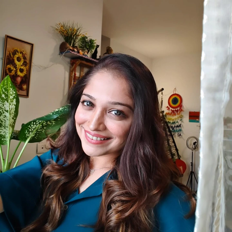 Amruta Phadke's Cute and Gorgeous Looks