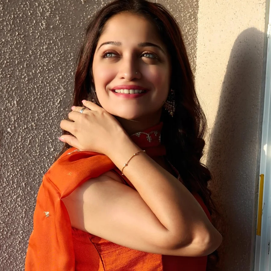 Amruta Phadke's Gorgeous Looks in Films