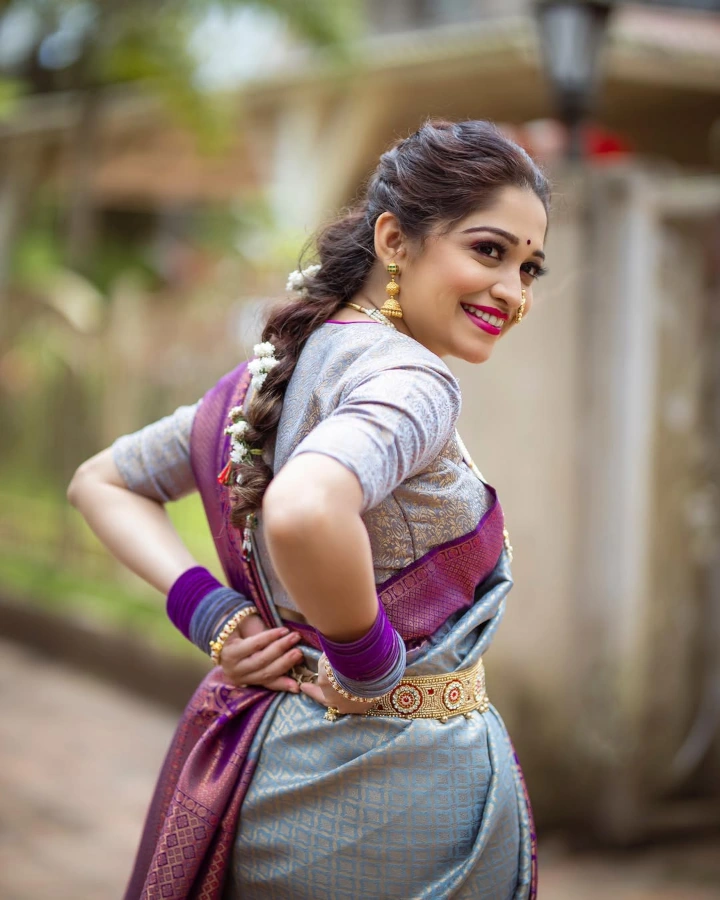 Amruta Phadke's Gorgeous Looks