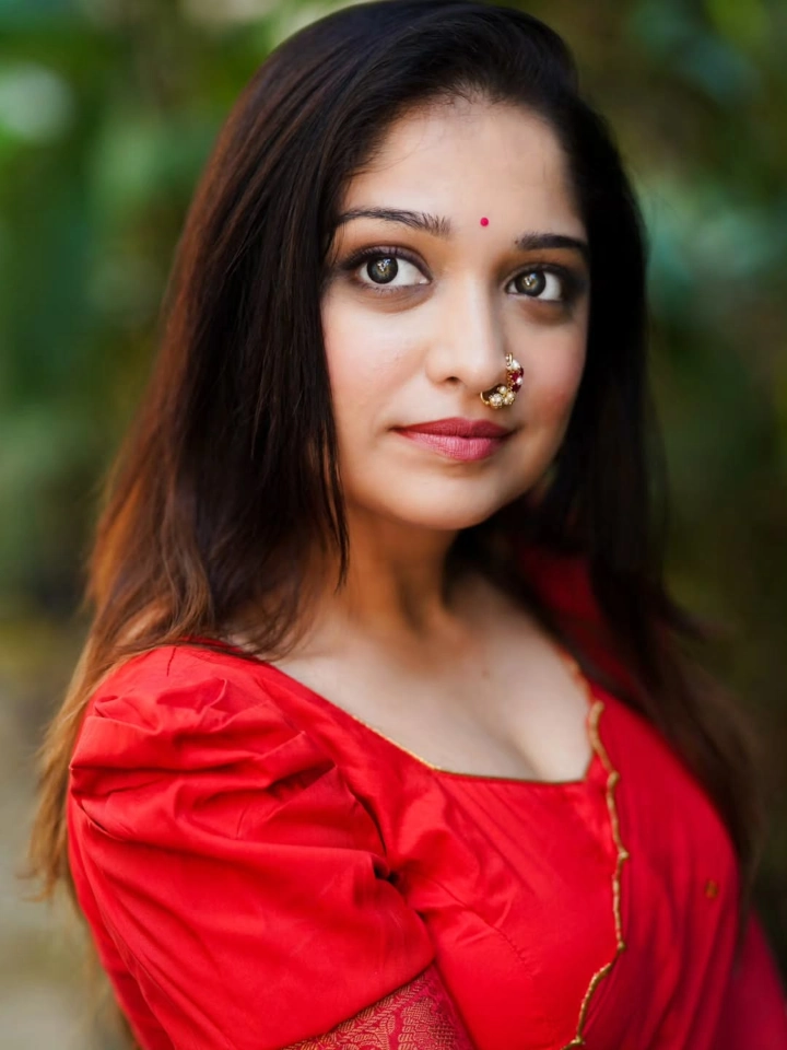 Amruta Phadke's Hot Deep Cleavage