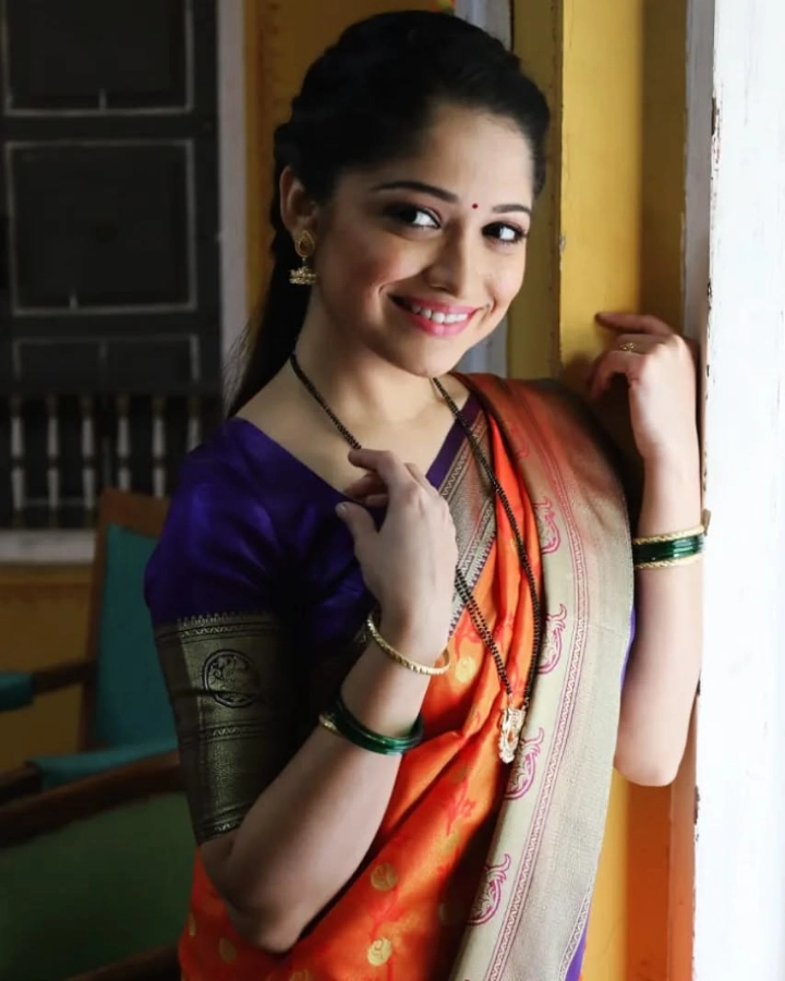 Amruta Phadke's Hot Looks in Indian Attire