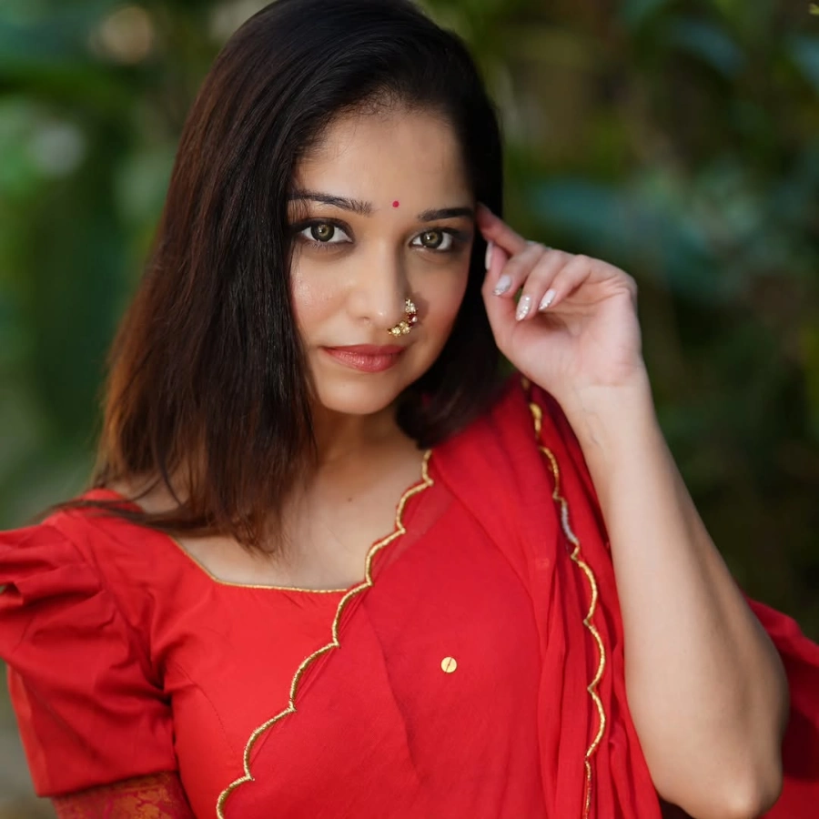 Amruta Phadke's Hot and Gorgeous Looks for Image