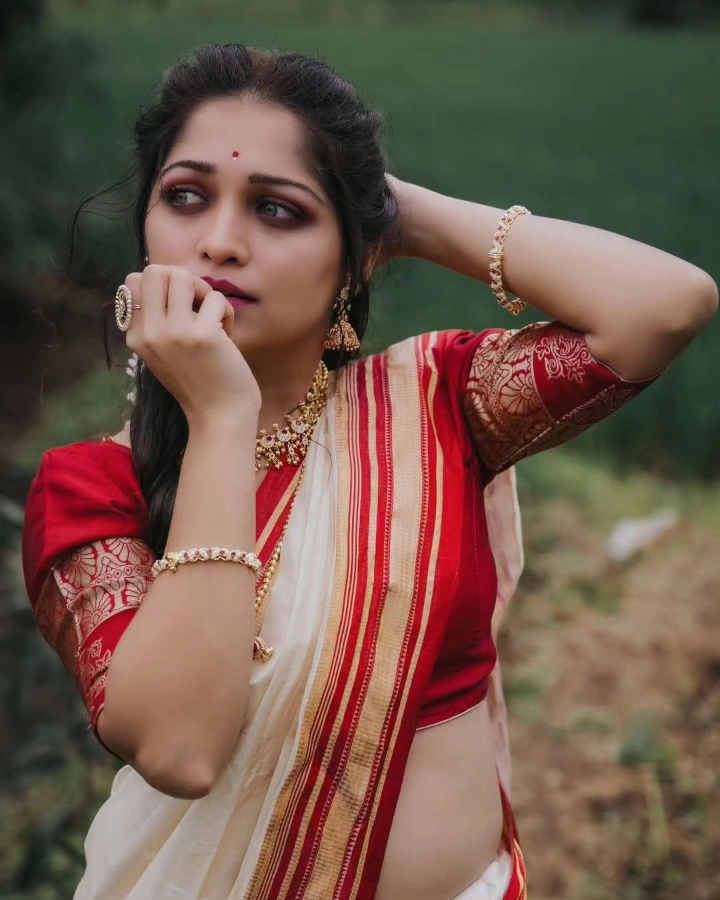 Amruta Phadke's Hot and Lovely Looks Ever