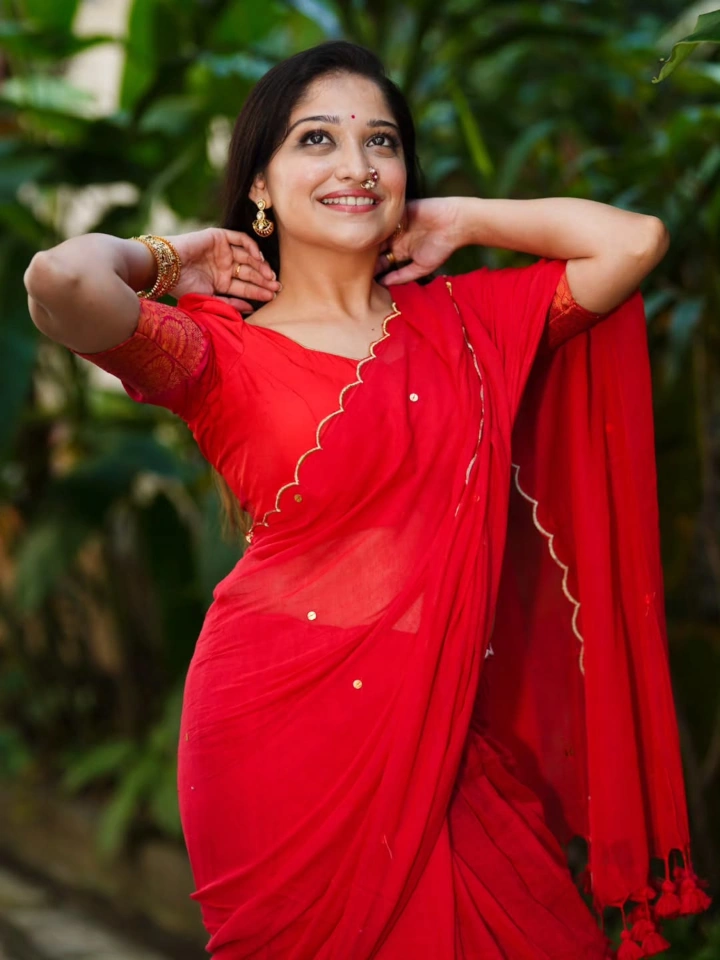 Amruta Phadke's Hottest Body Figure