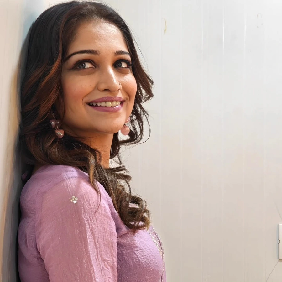 Amruta Phadke's Hottest Smile Ever