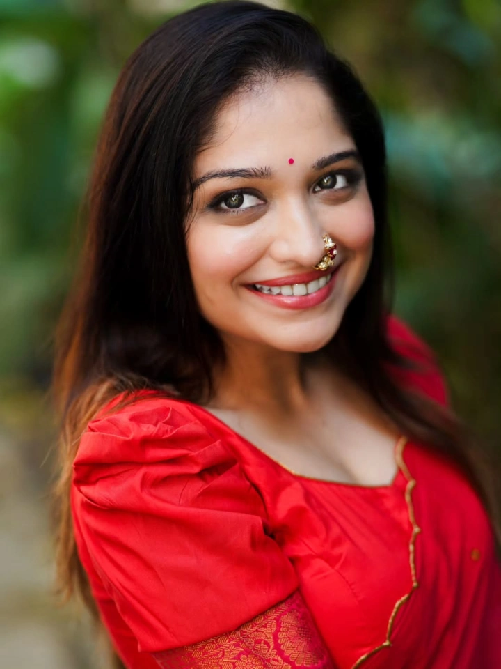 Amruta Phadke's Hottest and Cutest Cleavage Shown Ever