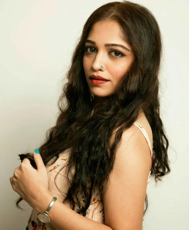 Amruta Phadke's Hottest and Gorgeous Looks