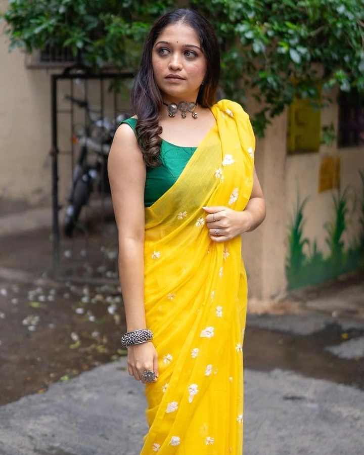Amruta Phadke's Lovely Yellow Saree