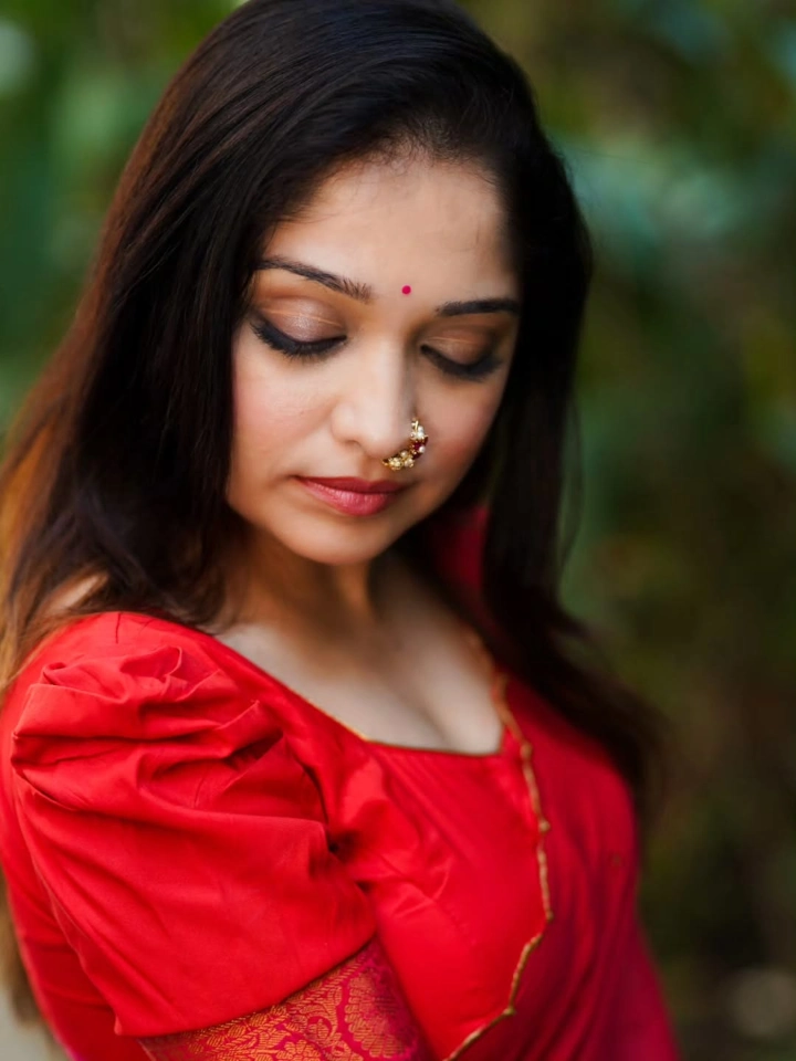 Amruta Phadke's Prettiest and Deep Cleavage