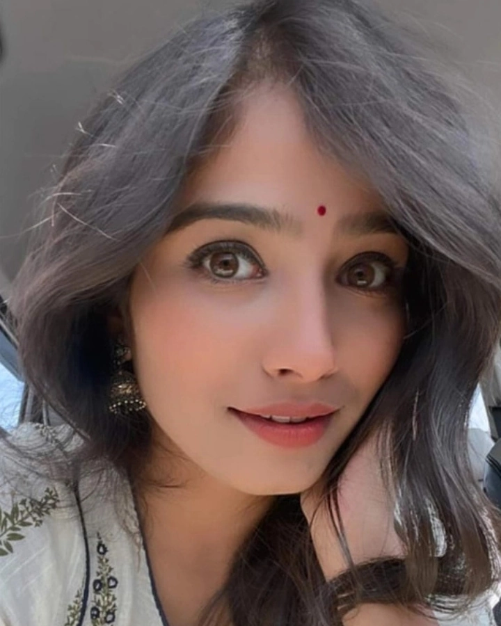 Asmita Deshmukh Facebook Images