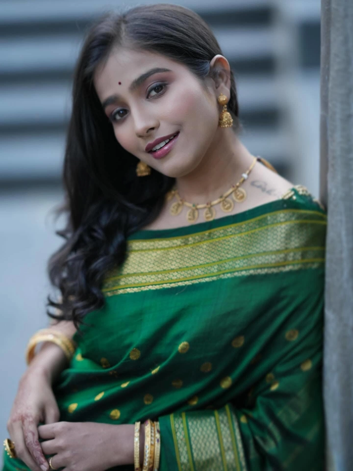 Asmita Deshmukh in Devmanus