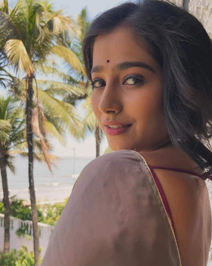 Asmita Deshmukh's Gorgeous Looks