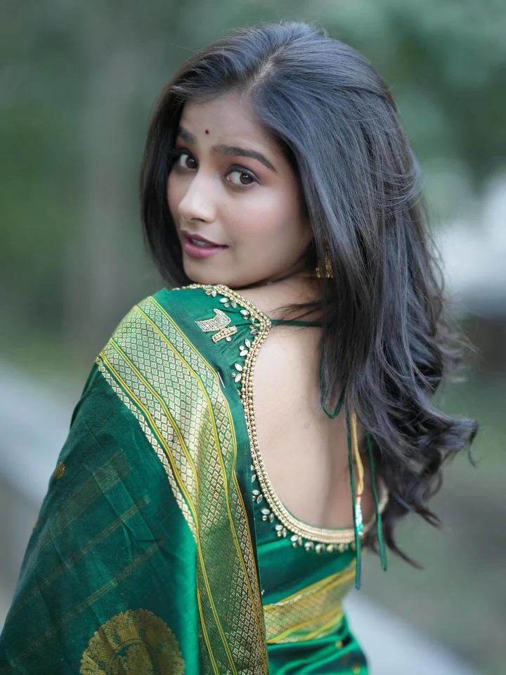 Asmita Deshmukh's beautiful back