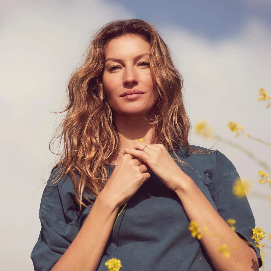 Gisele Bündchen Facebook Images