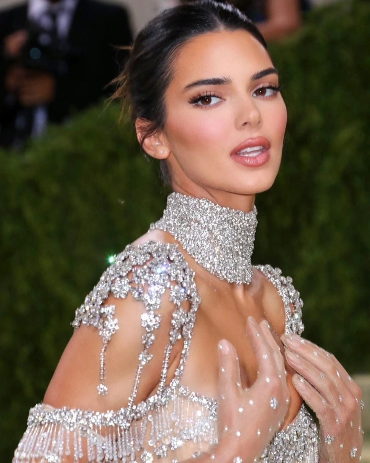 Kendall Jenner Facebook Images