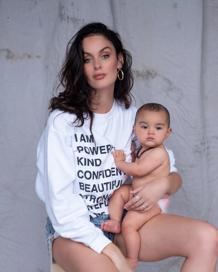 Nicole Trunfio's Gorgeous Legs & Thighs